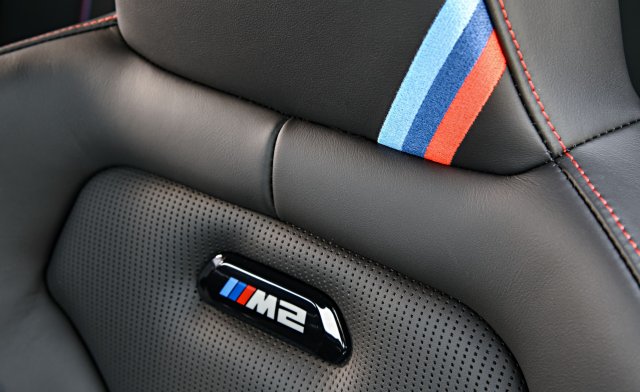 2020-bmw-m2-cs-113-1572965640.jpg